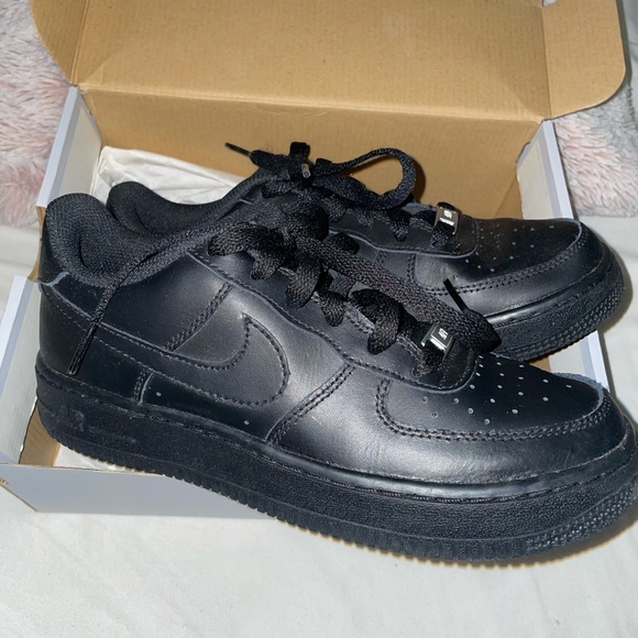 AIR FORCE 1. - Picture 4 of 5